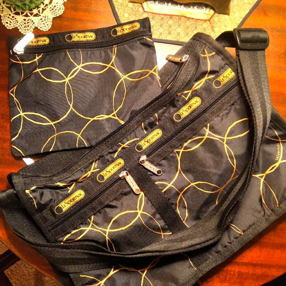 LeSportsac Deluxe Everyday Bag NWOT